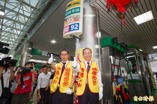 台塑石化今天下午宣布，考量近期國際油價走勢與國內市場競爭力等因素後，下週油價不調整。（資料照，記者張慧雯攝）