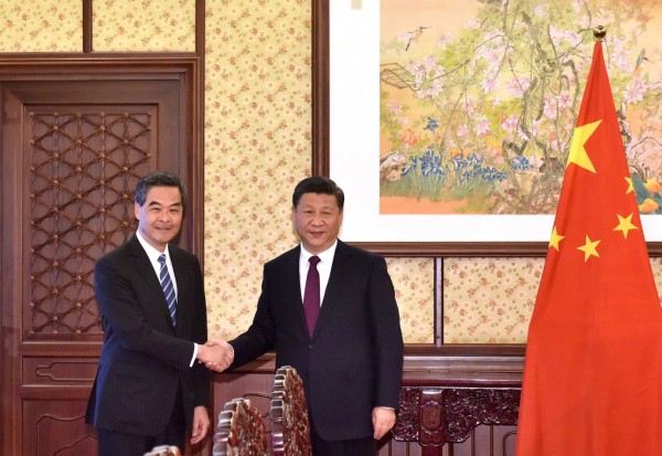 香港特首梁振英昨天與中國國家主席習近平會面。（歐新社）