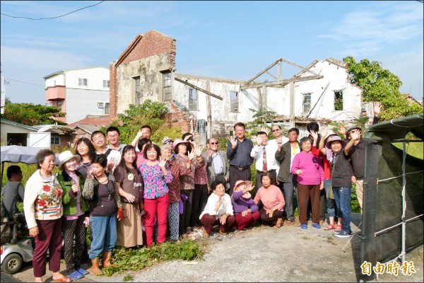 「濟生病院」毀於去年風災，吳杯初的子孫與地方文史人士達成局部重建共識。（記者蔡宗勳攝）