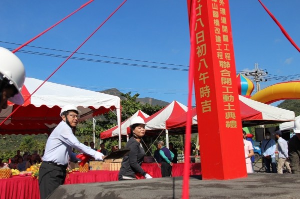 屏東縣長潘孟安回家鄉主持動土典禮。（屏東縣政府提供）