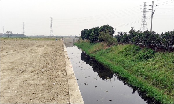 柳營區八翁里士林里因地勢低窪，常遇雨即淹，南市水利局爭取排水護岸加高應急工程獲核定，預定明年6月完工。（水利局提供）