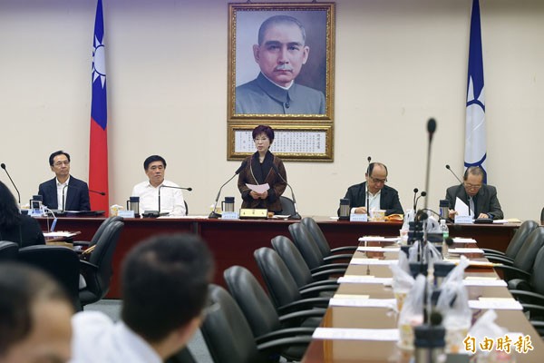 國民黨中常會（圖）上週三通過黨主席提前改選和黃復興黨代表併選兩案。（資料照／記者廖振輝攝）