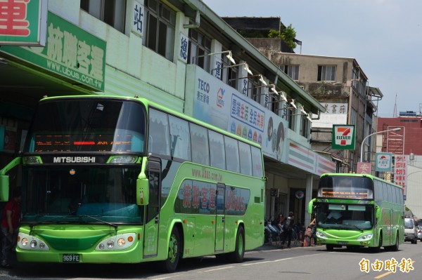 因應一例一休新制上路，國道客運業者醞釀調漲優惠票價，將爭取農曆春節後就進行調漲。圖為示意圖。（資料照，記者侯承旭攝）