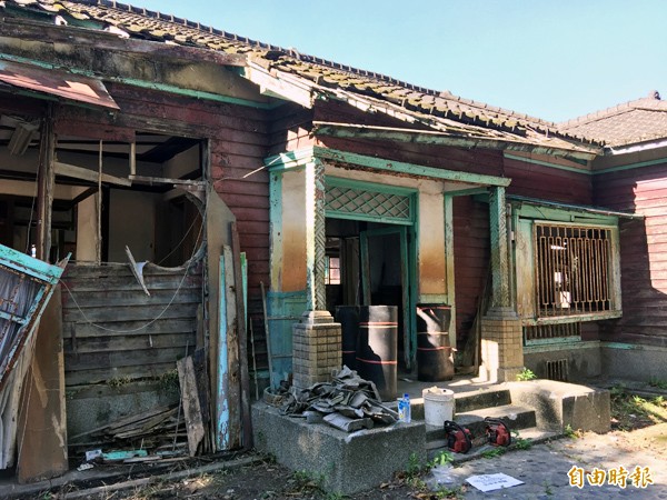 隨著日本人撤退及82年新建檢察長官舍完工後，宿舍舊址逐漸沒落，如今文化局重啟修復，讓附近老一輩的社區里民，頓時勾勒出不少珍貴回憶。（記者王峻祺攝）