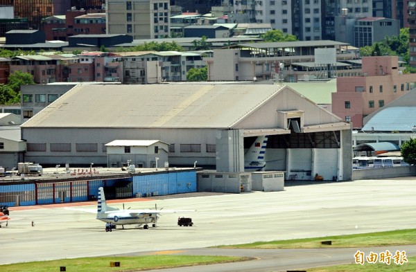 空軍一架畢琪行政專機9日發生驚魂，上午起飛不久後發動機突然熄火，駕駛立刻發出求救訊號「Mayday」，所幸最後平安降落。圖為空軍松指部。（資料照，記者方賓照攝）