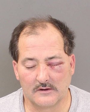 布拉克威爾持槍隔著地板對妻女掃射，只因其中一人偷咬了他做的起司三明治一口。（擷取自《Fox news》）