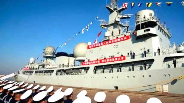 10日早上於山東青島正式服役的電子偵察艦「開陽星」。（圖擷自中國日報亞太版）