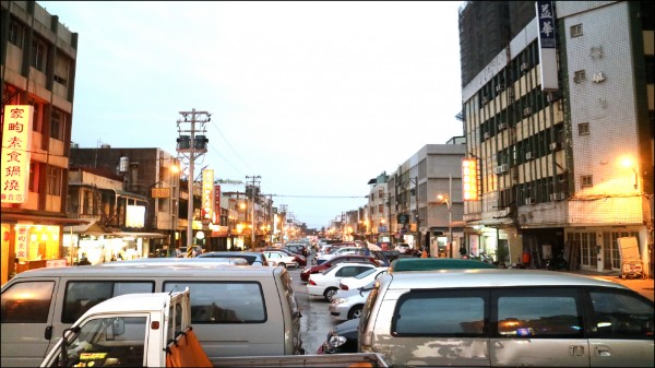 花蓮市中心加蓋的自由街大排水溝上，將打造「日出香榭大道」。（資料照）