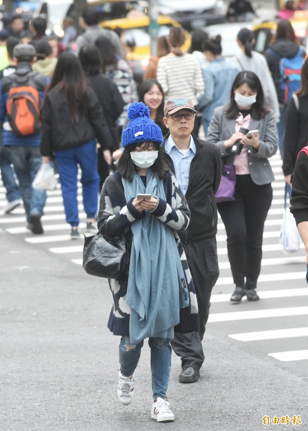 中央氣象局表示，下週受到強烈大陸冷氣團的影響，氣溫偏低的時間較長。（記者方賓照攝）