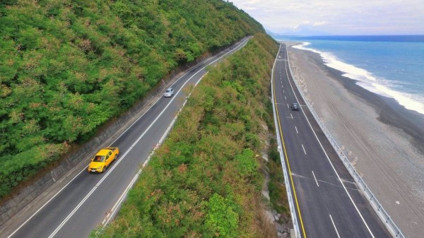 南迴台9線多良高架橋階段性峻工開放通行。（記者陳賢義翻攝）