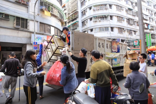 今天是除夕，新北市環保局統計今日垃圾收運量達3500公噸。（環保局提供）