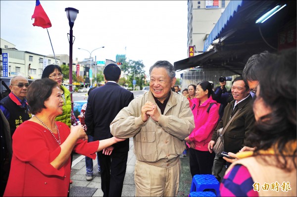 詹啟賢到台南市固票。（記者王捷攝）