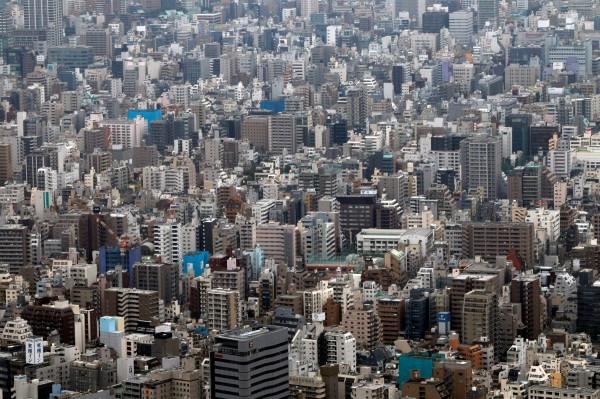 成人捲療法風潮席捲東京。圖為東京市區。（路透）