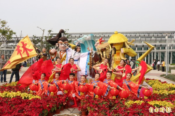 因應台灣燈會在雲林舉辦，台鐵及高鐵將加開班車，疏運旅客。（記者詹士弘攝）