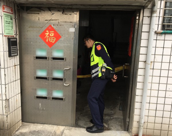 台北市北投區一處民宅5日下午傳出一起狠父殺3小孩再自戕命案，釀3死1傷，警方初步判斷，感情、經濟因素導致這起悲劇。(中央社)