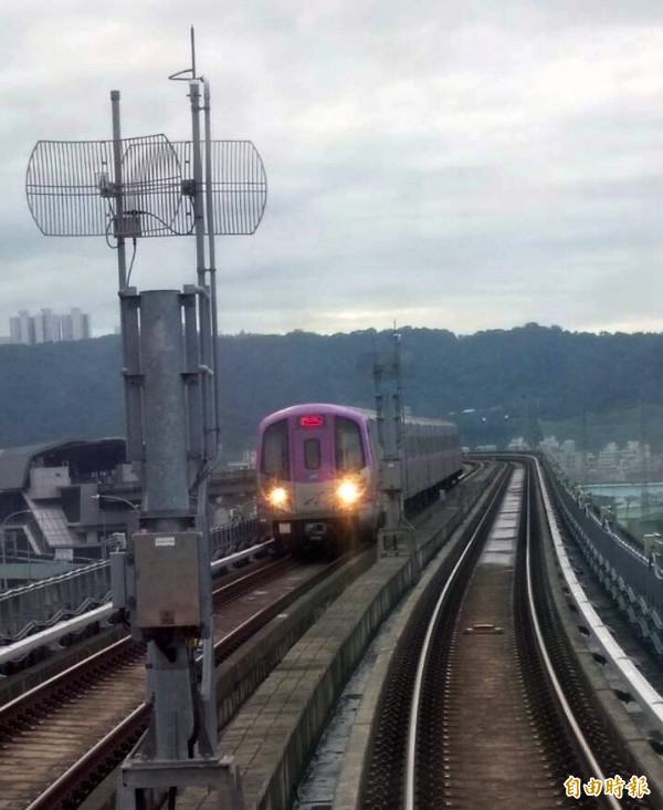 桃園機場捷運已於2月2日試營運，不過距離依照合約標準驗收及竣工還有1年時間。（資料照，記者陳昀攝）