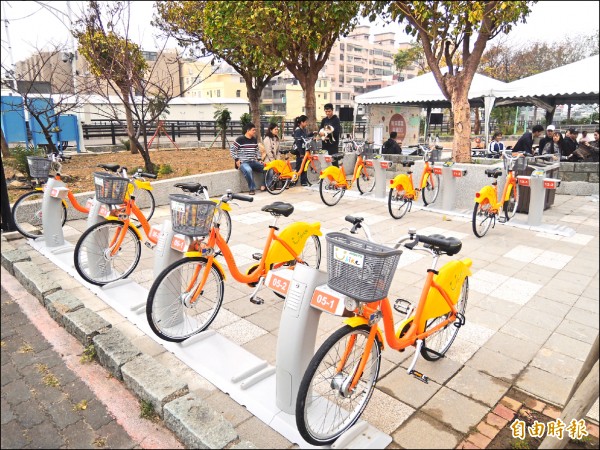 新竹市府去年底完成YouBike30個站點的設置，今年要再新增15個站點。（記者洪美秀攝）