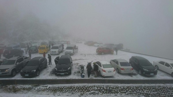 台14甲線昆陽至大禹嶺路段，路面積雪結冰未退，從18K（翠峰）至41K（大禹嶺）路段，傍晚5點起已封閉，明天上午7點才開放。（資料照，仁愛警方提供）