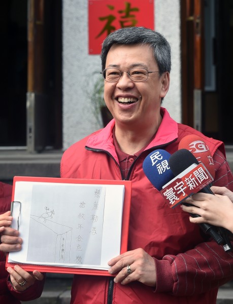 副總統陳建仁上月手繪搶救年金危機圖,談年金改革議題。(資料照) 副總統陳建仁上月手繪搶救年金危機圖,談年金改革議題。(資料照)