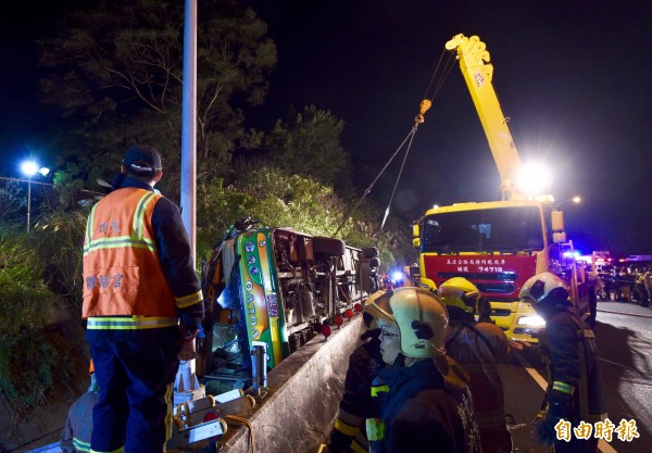 國道五號13日晚間發生遊覽車翻覆，造成33死11傷的重大事故。（資料照，記者羅沛德攝）