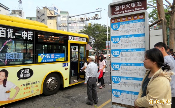 台中市推動公車路網改革，運量增加1240萬人次。（記者張菁雅攝）