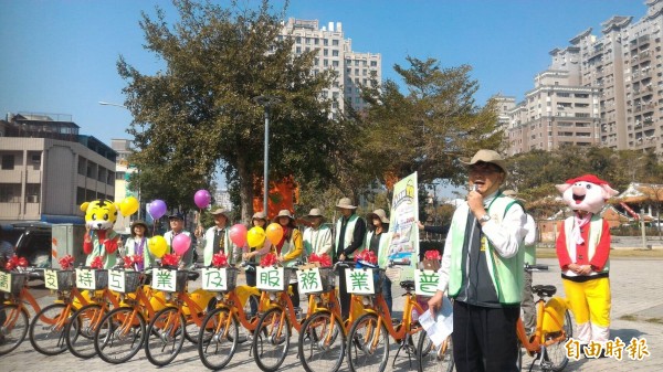 北屯區工業及服務業普查所成立，ibike宣導騎士團掃街宣傳。（記者蔡淑媛攝）