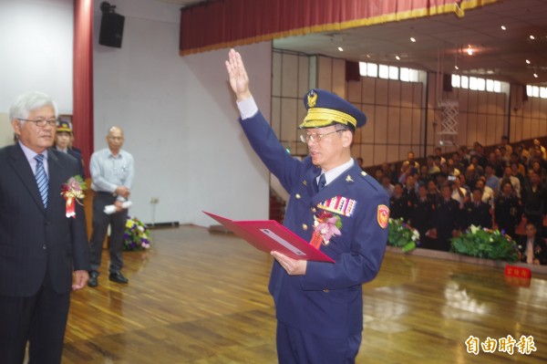 新任雲林縣警察局長許錫榮宣誓就任。（記者林國賢攝）