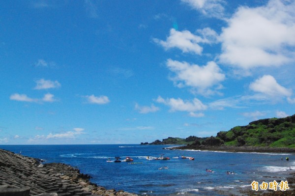 貓鼻頭外海出現浮屍。（記者蔡宗憲攝）