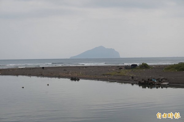龜山島今日正式開放申請登島。（記者林敬倫攝）