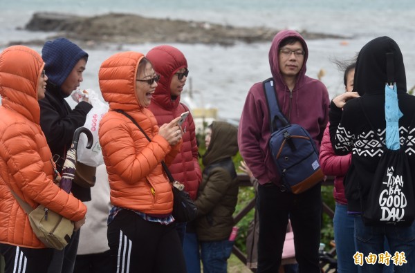 氣象局預報員張承傳指出，這波冷氣團在今晚到明天清晨的威力最強，台南以北、宜蘭及花蓮將出現9到11度的低溫，其他地區則維持12到14度。（資料照，記者簡榮豐攝）