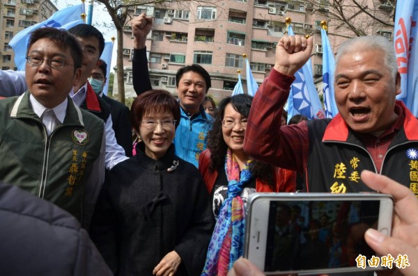 洪秀柱前往桃園龜山陸光新城,與基層黨員座談。(記者鄭淑婷攝) 洪秀柱前往桃園龜山陸光新城,與基層黨員座談。(記者鄭淑婷攝)