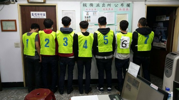 警方帶回陳少等7名涉案人（記者余衡翻攝）