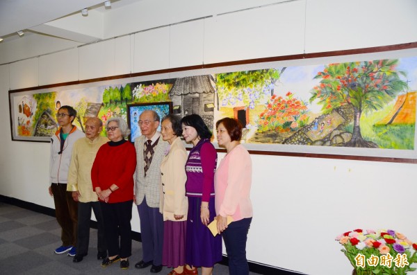 楊逵家族藝術聯展正式揭幕，一起追憶在東海花園的那些日子。（記者吳俊鋒攝）