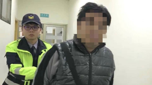 警方將黃姓馬伕移送法辦。（記者徐聖倫翻攝）