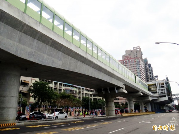 捷運綠線明年底試營運，市府再推屯區捷運，大平霧系統將與捷運綠線形成環狀路網。（記者張菁雅攝）