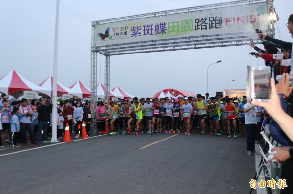 林內紫斑蝶田園路跑，吸引逾2500人參加。（記者詹士弘攝）