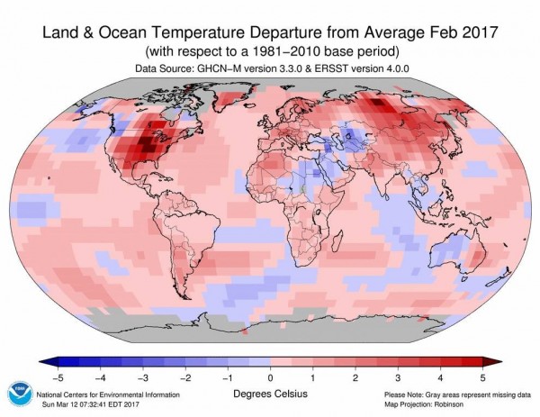 2月全球依然偏高溫。（NOAA/NCEI）