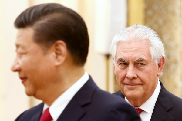 ←美國國務卿提勒森19日在北京人民大會堂，與中國國家主席習近平會面。（路透）