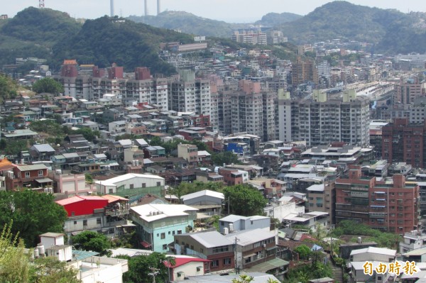 基隆市調高住家用房屋免稅標準。（記者盧賢秀攝）