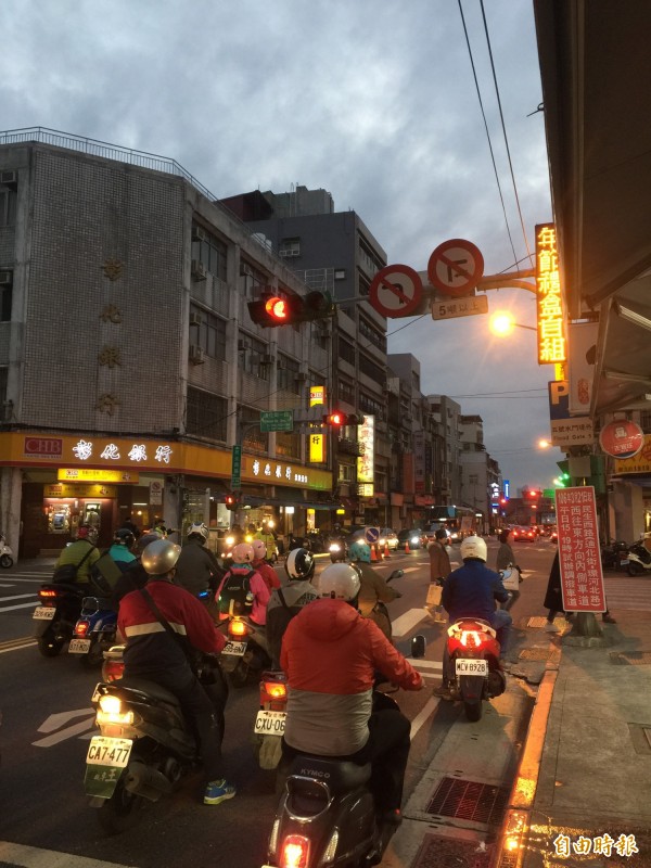 北市民生西路實施 調撥車道 上環快不再塞車 生活 自由時報電子報