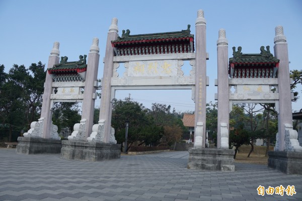 高市2少女夜遊忠烈祠，竟因身體不適被神棍騙去賣淫。（記者黃佳琳攝）