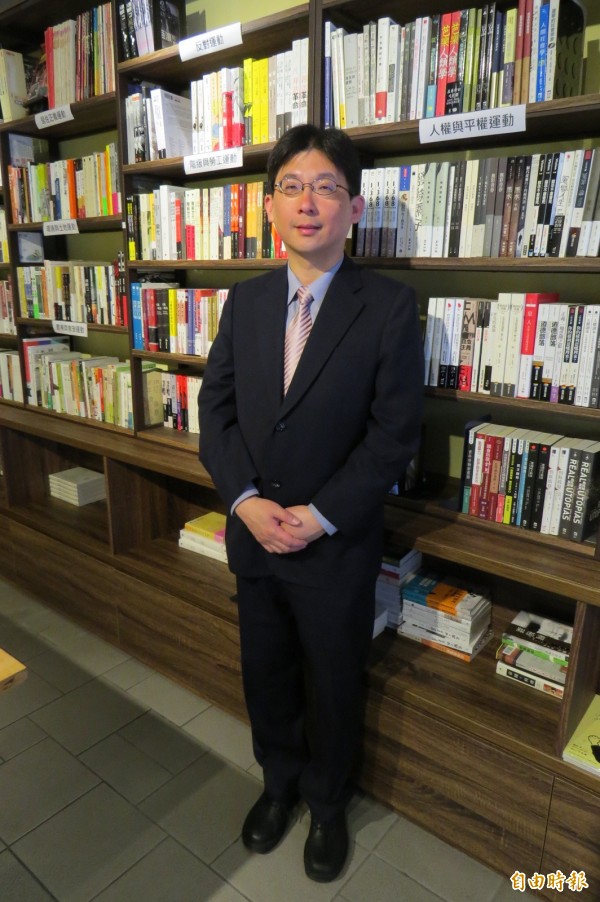 美國史丹佛大學胡佛研究所研究員林孝庭認為,轉型正義要全面開放政治檔案研究。(記者陳鈺馥攝) 美國史丹佛大學胡佛研究所研究員林孝庭認為,轉型正義要全面開放政治檔案研究。(記者陳鈺馥攝)