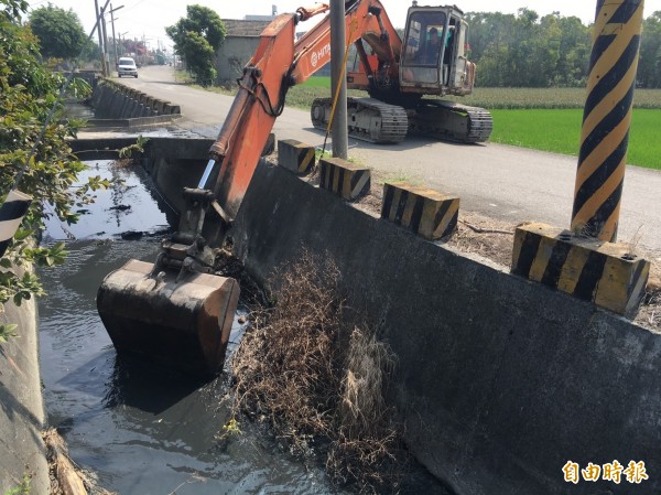 汛期將屆，雲縣府加強河川清淤，預防水患。（記者林國賢攝）