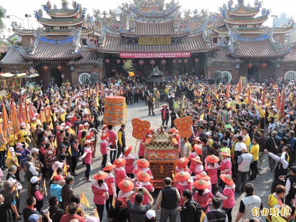 台灣遶境最久的旱溪媽祖於今天起駕。（記者張瑞楨攝）