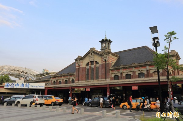 台中火車站第二代站體落成百年，台中市政府和台鐵局將於4月聯合舉辦「台中車站百年慶」系列活動。（資料照，記者黃鐘山攝）