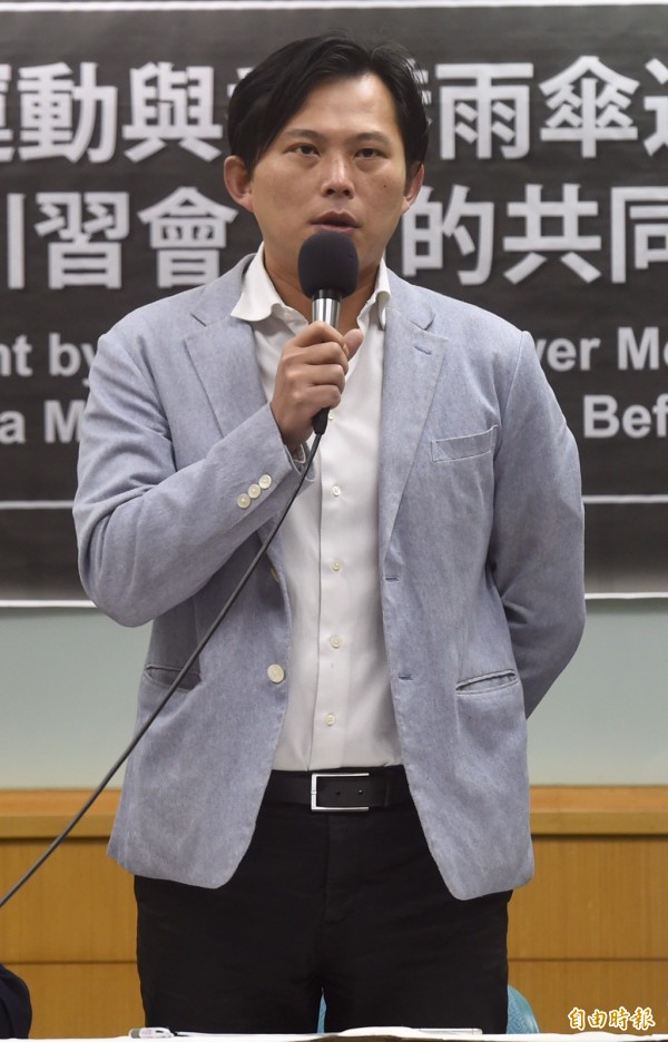 台灣318運動與香港雨傘運動參與者聲援遭中國逮捕的我國非政府組織成員李明哲；立委黃國昌（圖）指出，若無法送藥給李明哲，海基會廢掉算了。（記者簡榮豐攝）