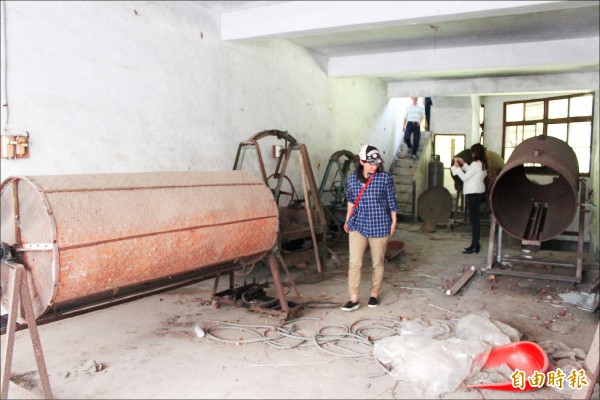 老茶廠內的老工具。（記者黃美珠攝）
