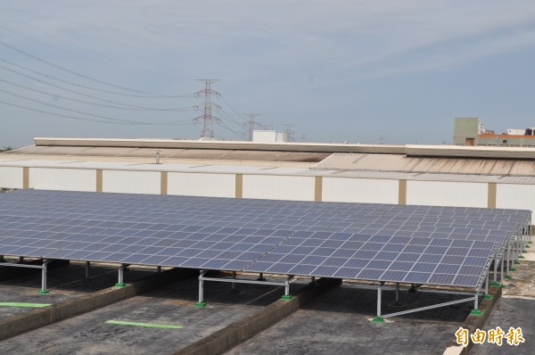 志聯工業與中華電信、國軒科技合作在新屋區廠房屋頂新建大型太陽能電站。(記者周敏鴻攝) 志聯工業與中華電信、國軒科技合作在新屋區廠房屋頂新建大型太陽能電站。(記者周敏鴻攝)