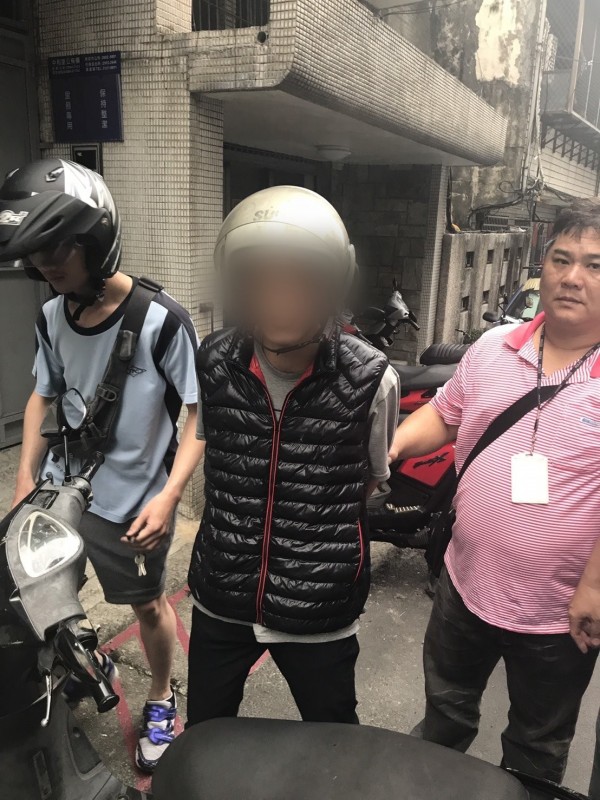 警方逮捕江姓嫌犯。（記者曾健銘翻攝）