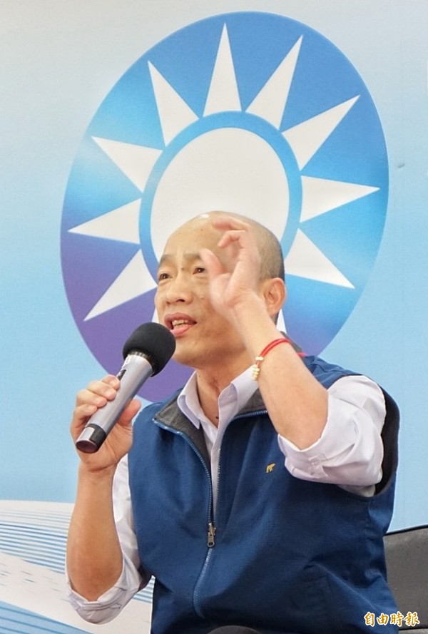 在「黨主席擬參選人政見發表會上，黨主席參選人韓國瑜痛批，黨中央在練龜息大法，什麼事都不做。（記者朱沛雄攝）